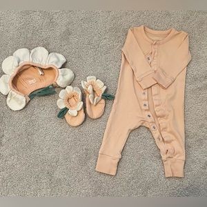 Meri Meri Peach Daisy Baby Bonnet & Booties with Colored Organics Sleeper.